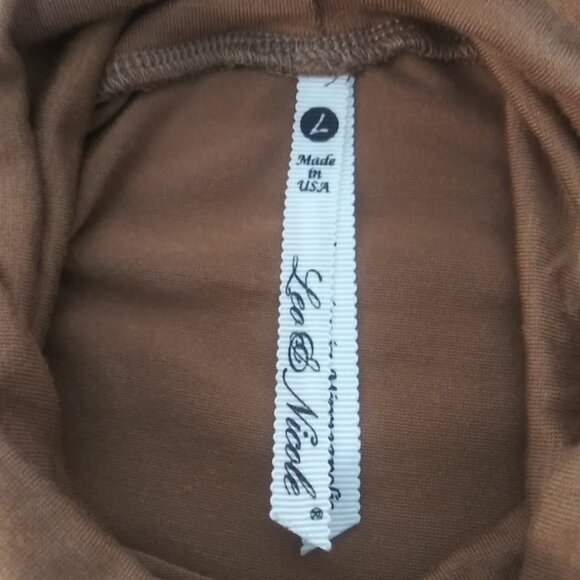 Leo & Nicole women's size L brown turtle neck top - Picture 12 of 16